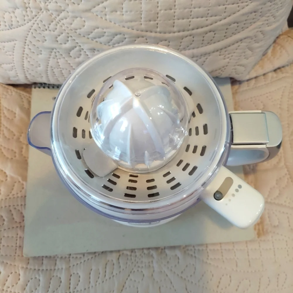 DeLonghi citrus juicer White